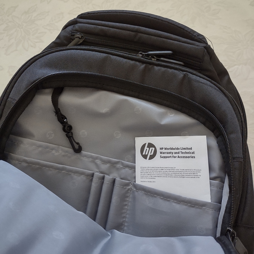 HP padded backpack laptop - Picture 2 of 7